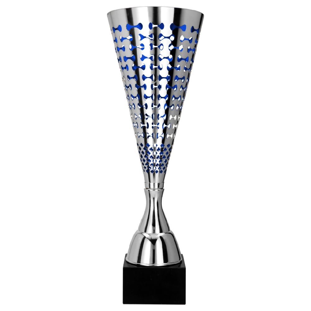 cupa metalica argintie pe suport negru