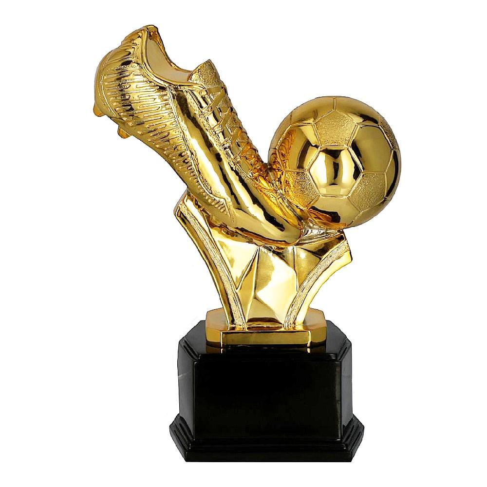 Trofeu auriu din plastic cu elemente de fotbal pe soclu